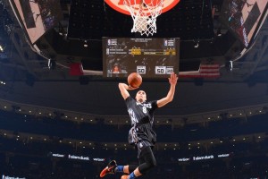 乐鱼体育App-中超球队防守反击战术奏效明显，足球中的防守反击战术