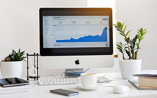 库里携妻出席体育慈善之夜引关注，库里ua